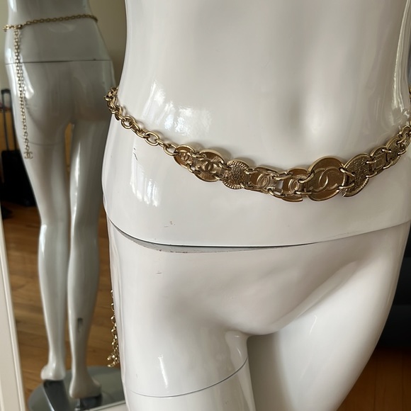 Authentic Chanel fabulous reversible coin belt worn only twice need to eliminate - Picture 3 of 11